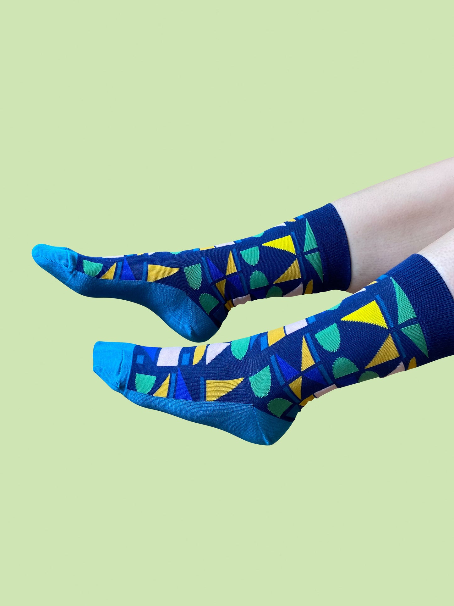Made of Many – Bambussocke – Blau, mehrfarbig